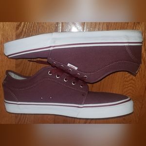 Vans low cut shoe burgundy size 11 excellent used condition